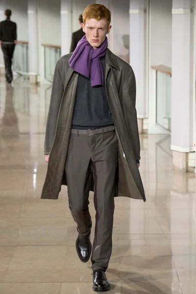 Look 17